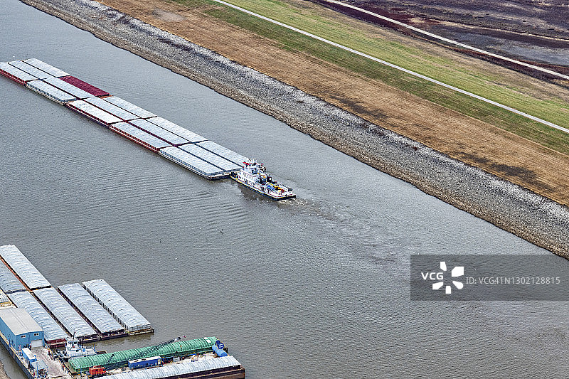 密西西比河上的拖船图片素材