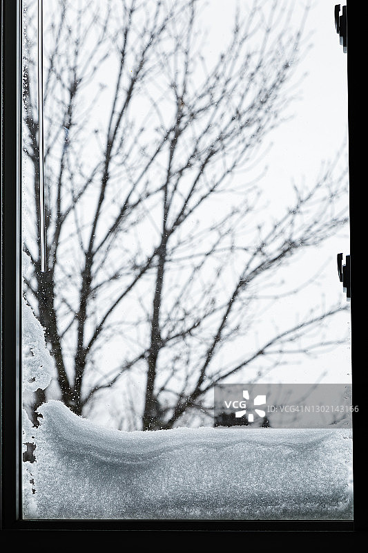 窗户上的雪图片素材