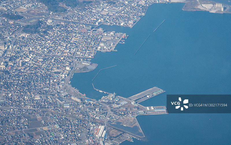 飞机航拍日本石川县七尾市图片素材