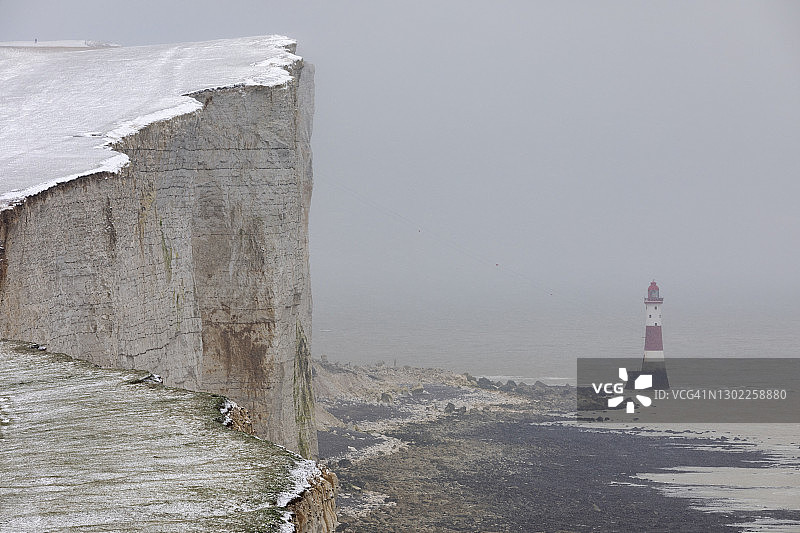 4K：比奇角灯塔冬季场景，伊斯特本图片素材