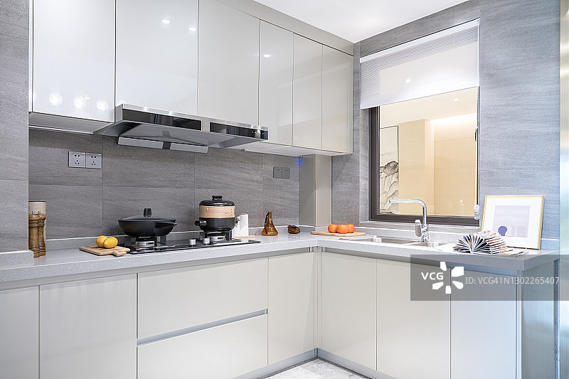 简约舒适的明亮厨房用具图片素材