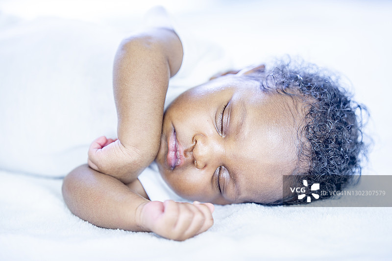 新生儿睡觉图片素材