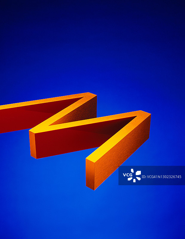 蓝色背景上的3D金色金属字母M图片素材