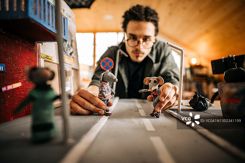 在家工作室制作定格动画电影图片素材