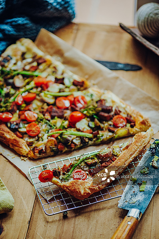 自制火焰薄饼白披萨图片素材