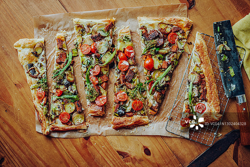 自制火焰薄饼白披萨图片素材