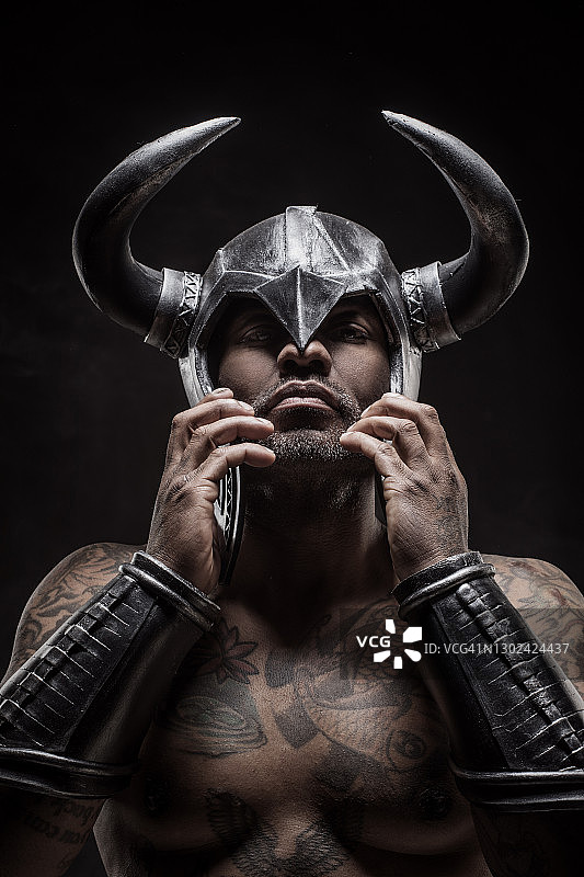 弥诺陶洛斯奇幻黑人男性角色图片素材