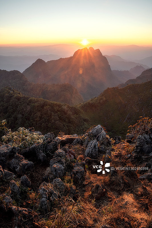泰国清迈府Doi Loung Chaing Dao山顶日落风光图片素材