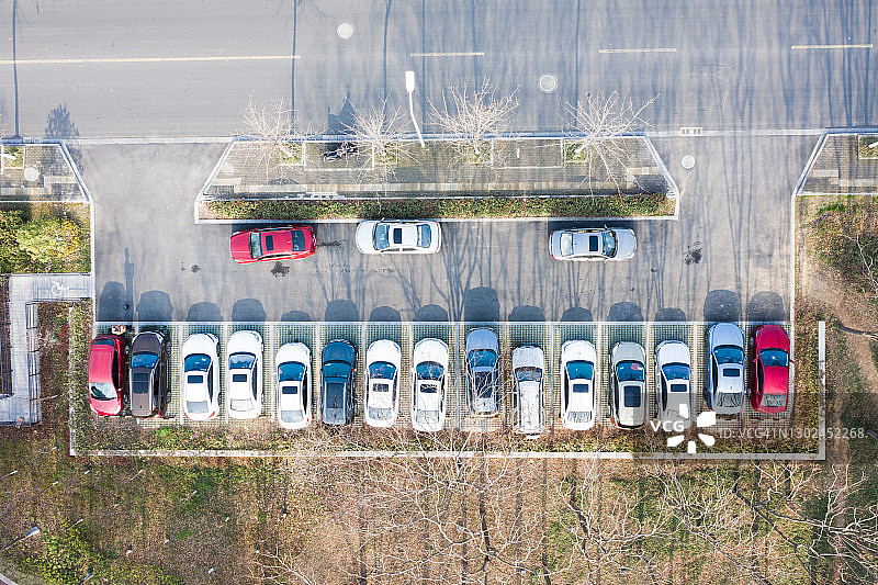 路边停车场鸟瞰图图片素材