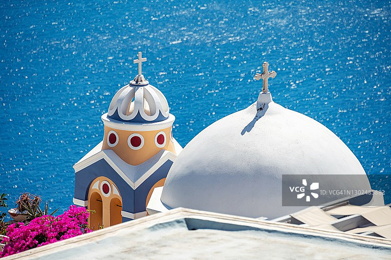希腊圣托里尼岛的穹顶图片素材