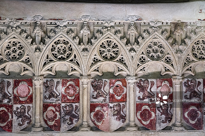 西班牙库埃拉尔圣埃斯特万穆德哈尔教堂中的坟墓图片素材