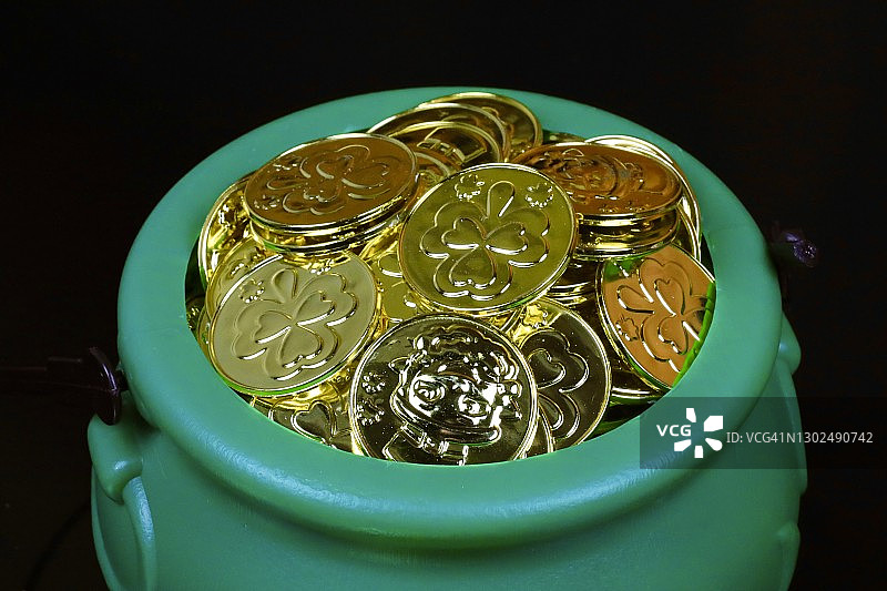 追寻彩虹，寻找金罐图片素材