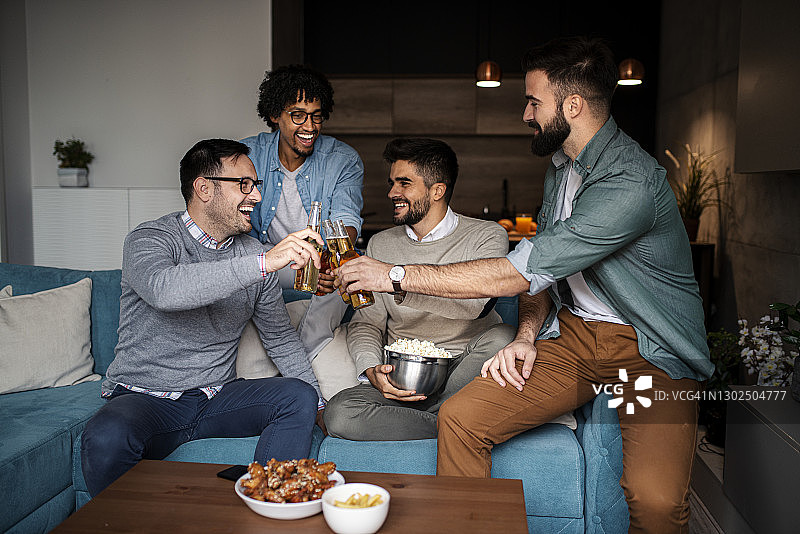 一群年轻商人庆祝商务成功图片素材