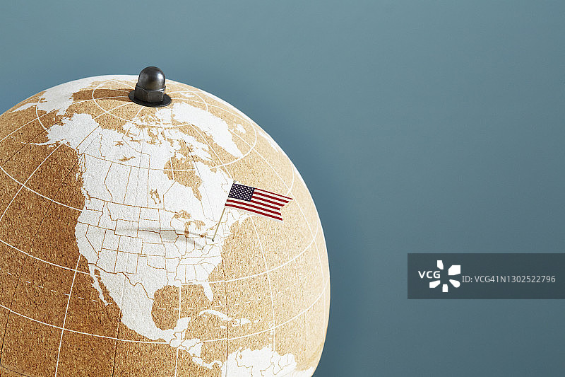 带有美国国旗图钉的世界地图图片素材