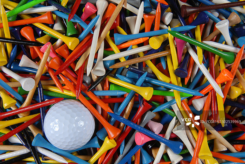 带有高尔夫球的高尔夫球座图片素材