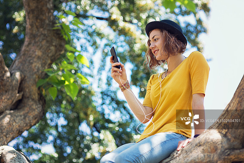 用智能手机发短信图片素材