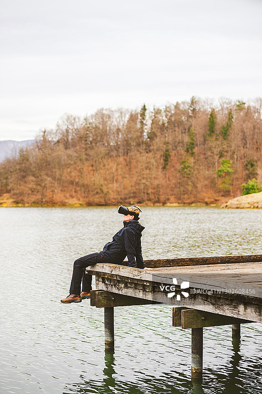 码头上的VR体验图片素材