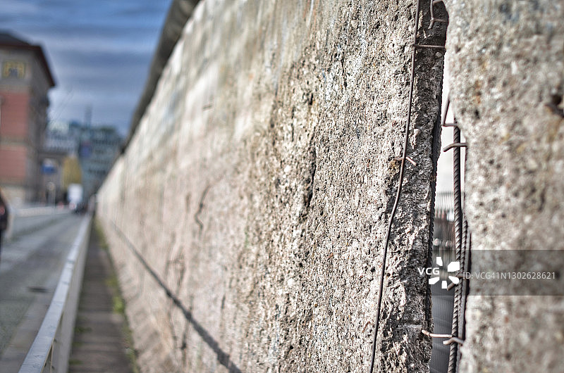 柏林墙的残余部分与裂缝图片素材