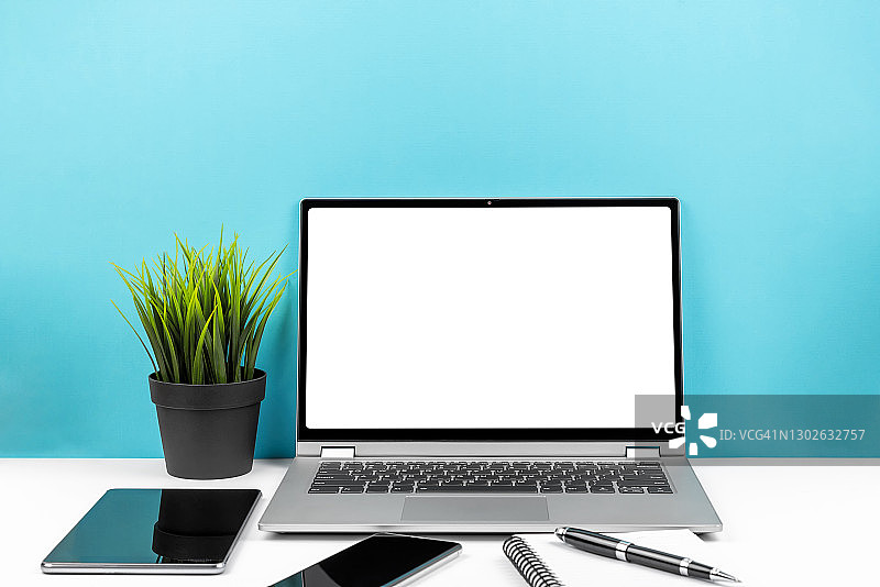 带空白屏幕的笔记本电脑图片素材