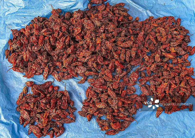 “魔鬼椒”，世界上最辣的辣椒，印度曼尼普尔邦伊马凯瑟尔妇女市场图片素材