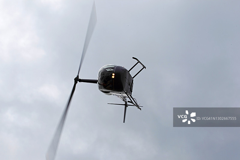 天空中的直升机图片素材