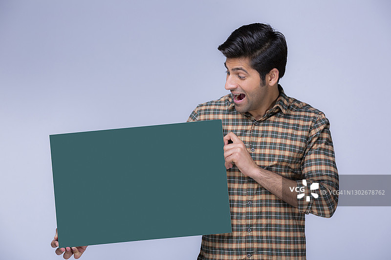 年轻男学生肖像照片图片素材