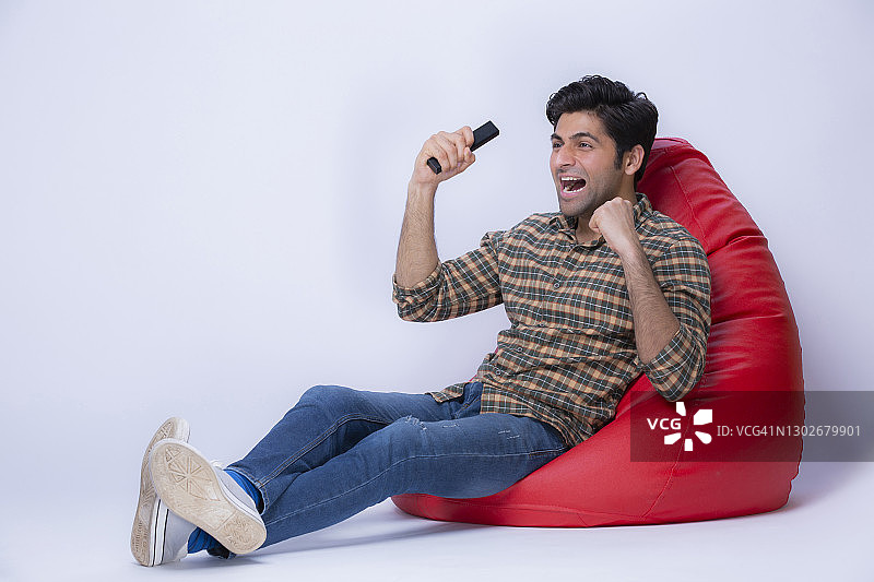 年轻男学生肖像照片图片素材