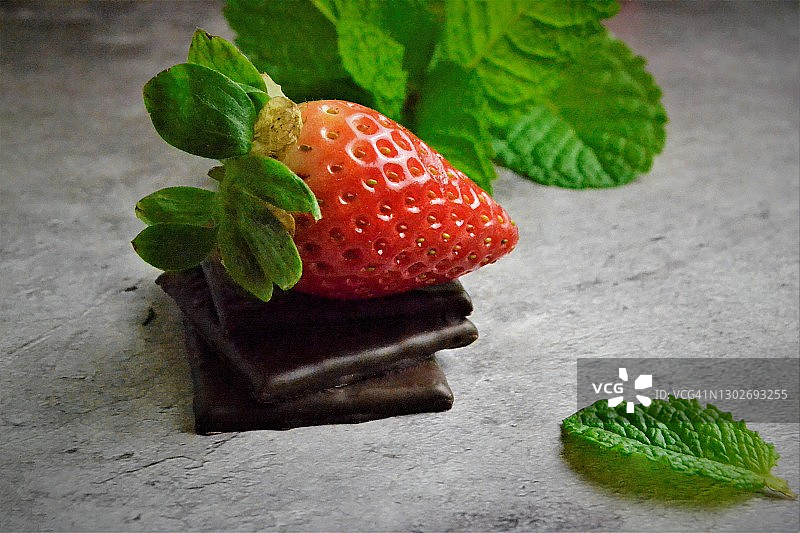 薄荷巧克力草莓图片素材