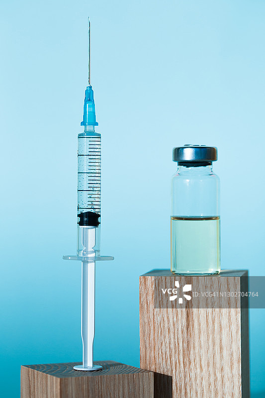 注射器和药瓶图片素材