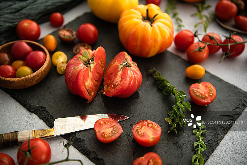 传家宝番茄和樱桃番茄扁平风格静物摄影图片素材