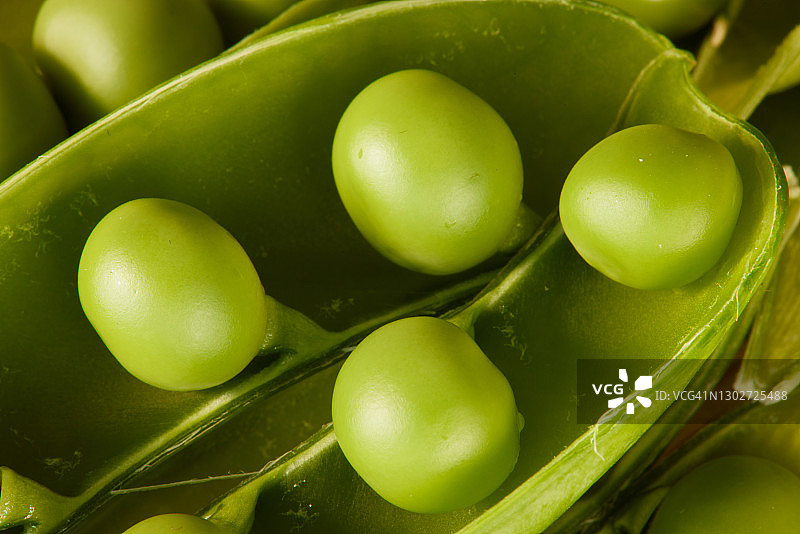 大量绿色豌豆特写图片素材