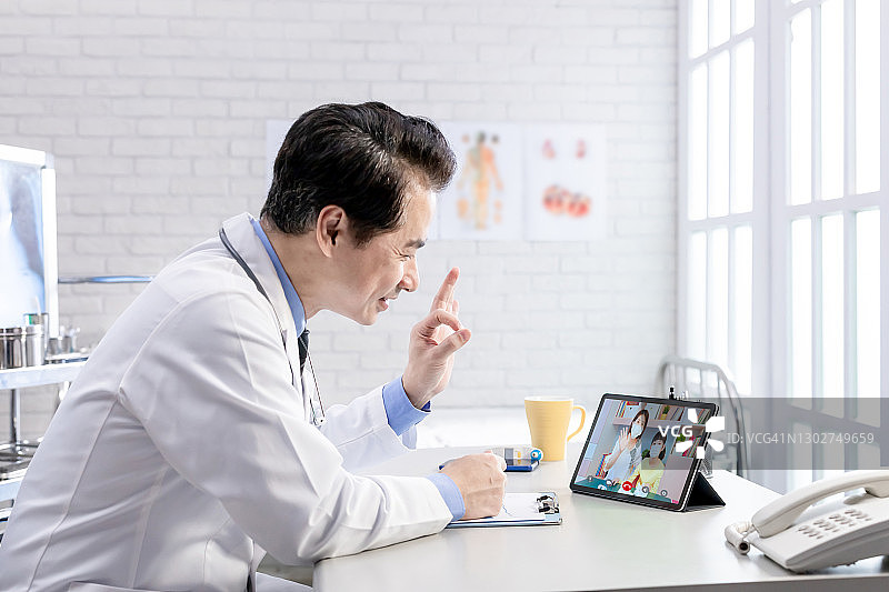 远程医疗概念：女孩患者图片素材