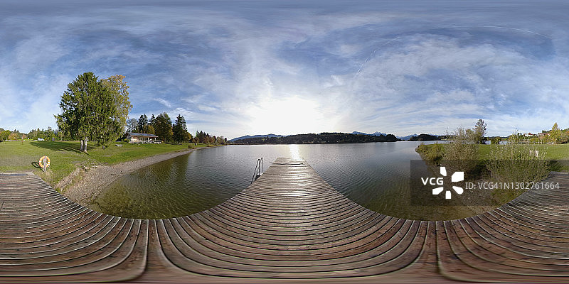 360 VR / Lake Illasbergsee 木制码头图片素材