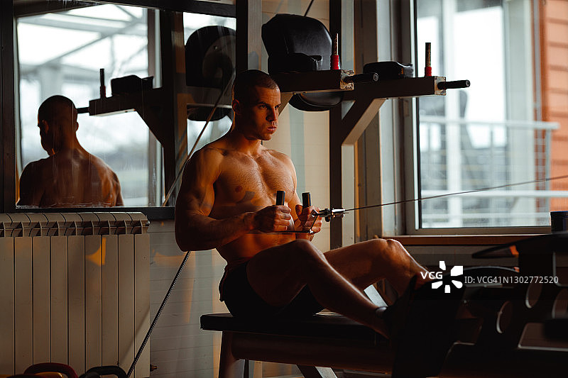 背部锻炼图片素材