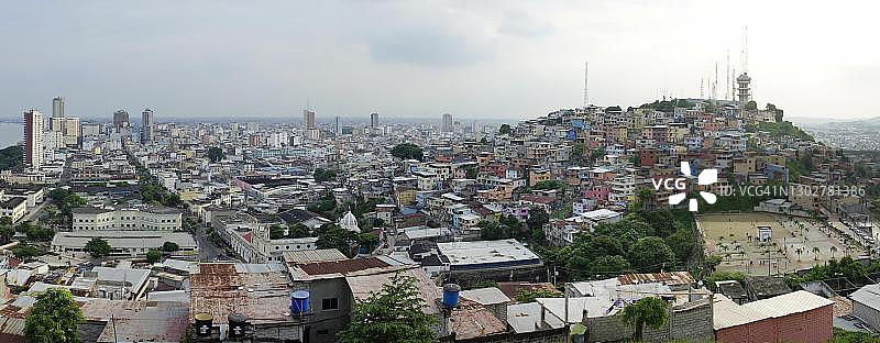 从瓜亚基尔拉斯佩尼亚斯灯塔观景点眺望城市，厄瓜多尔图片素材