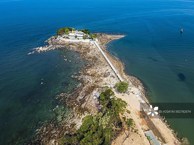 缅甸丹老地区毛淡棉附近海域的妙伊佛塔航拍图片素材