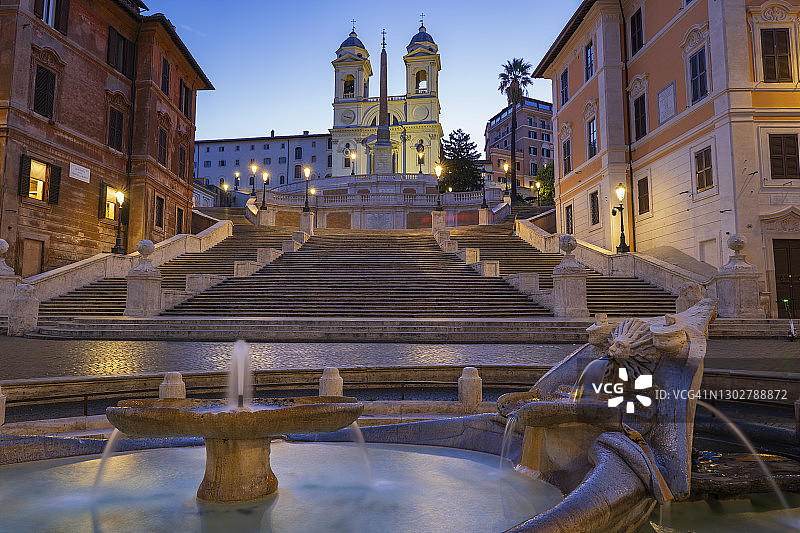 意大利罗马西班牙广场破船喷泉图片素材