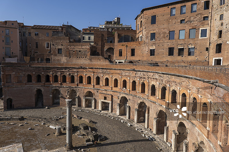 意大利罗马特拉扬市场和广场古建筑高角度景观图片素材