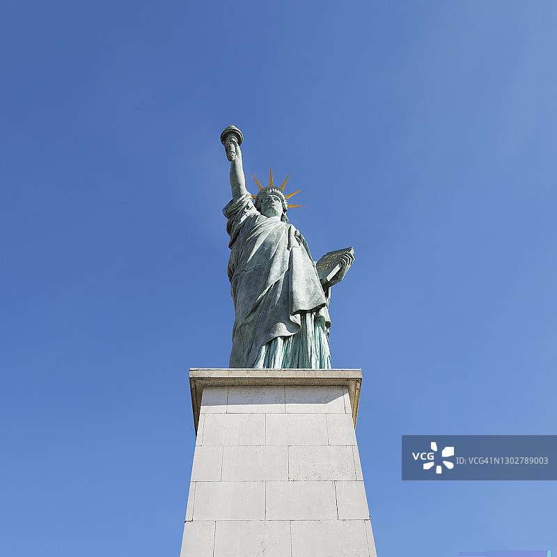 法国法兰西岛巴黎：自由女神像复制品图片素材