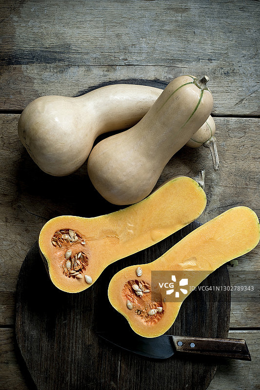 对半切开的冬南瓜图片素材