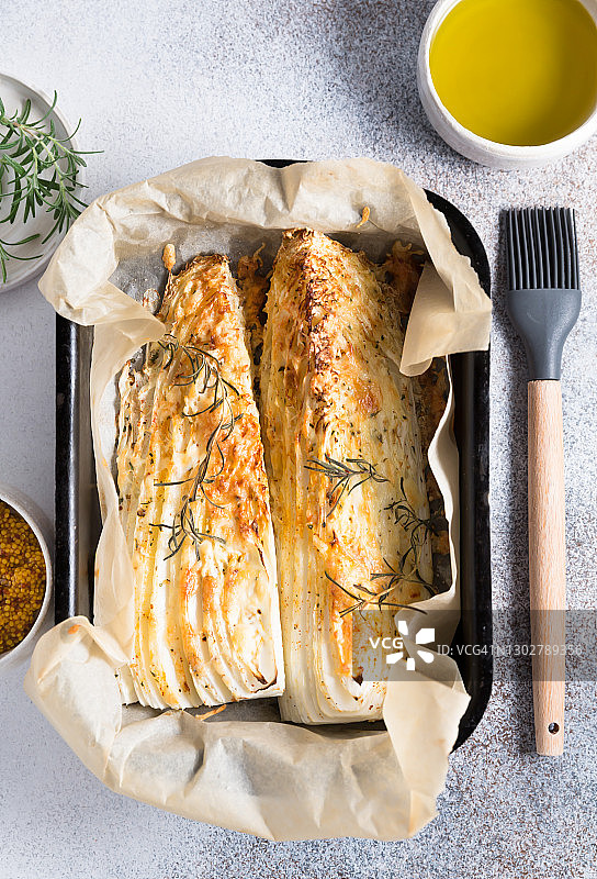 香草烤卷心菜图片素材