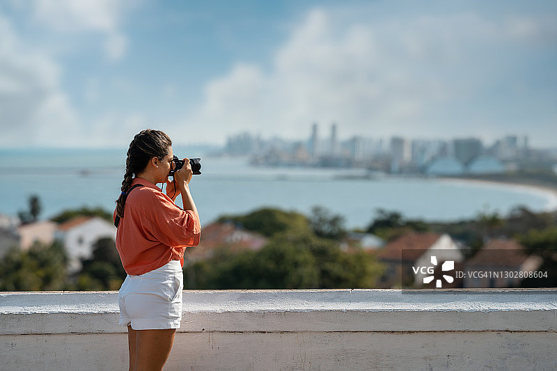 游客在伯南布哥累西腓拍摄风景图片素材