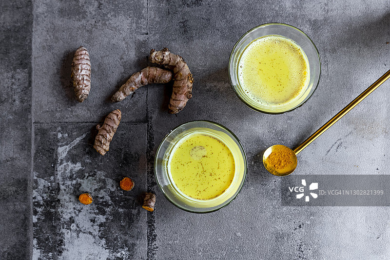 金色牛奶：姜黄牛奶图片素材