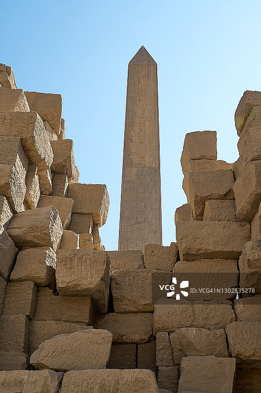 埃及卢克索哈特谢普苏特女王方尖碑：卡纳克神庙的方尖碑图片素材