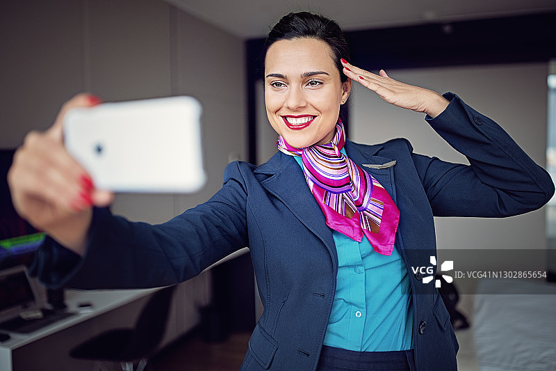 机组乘务员自拍或进行视频通话图片素材