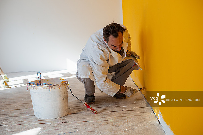 黄色墙绘图片素材