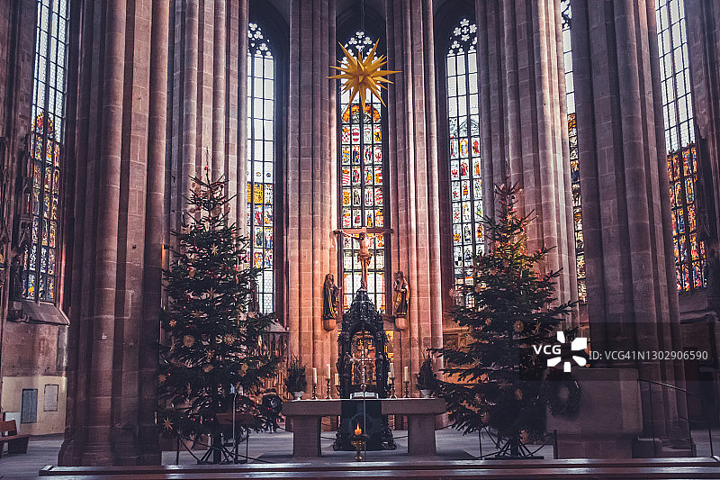 德国纽伦堡圣塞巴尔德教堂的耶稣基督受难像图片素材