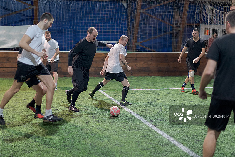 中场球员准备得分图片素材