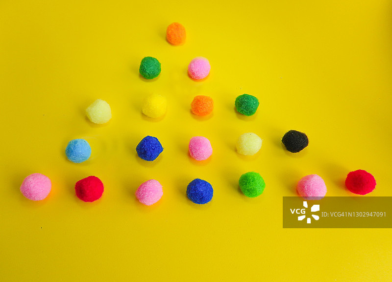 彩色棉球图片素材