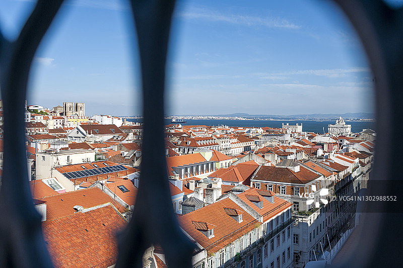 葡萄牙里斯本：从圣胡斯塔升降机看拜萨老城区建筑图片素材